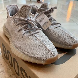 Yeezy 350 V2 Seasme color way